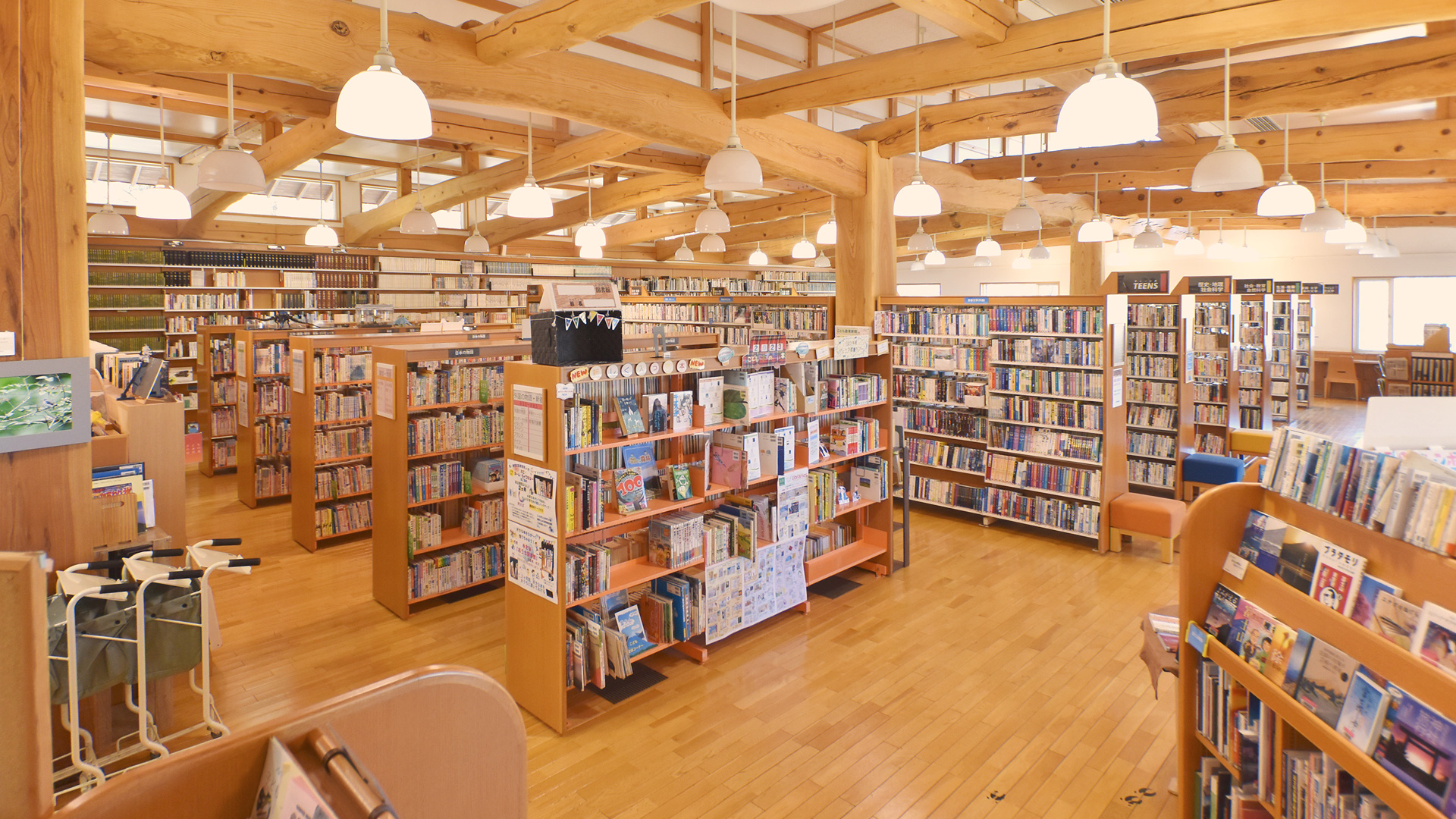 山中湖村公共図書館 山中湖情報創造館